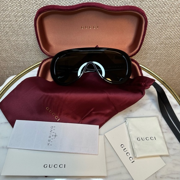 New! Authentic Gucci Shield Sunglasses - Picture 11 of 14